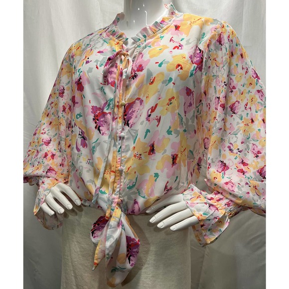 Springtime blouse just in time for bloom floral-inspired soft & feminine - Picture 2 of 10